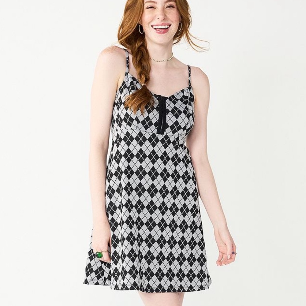 SO 90s Black and White Argyle Pattern Top